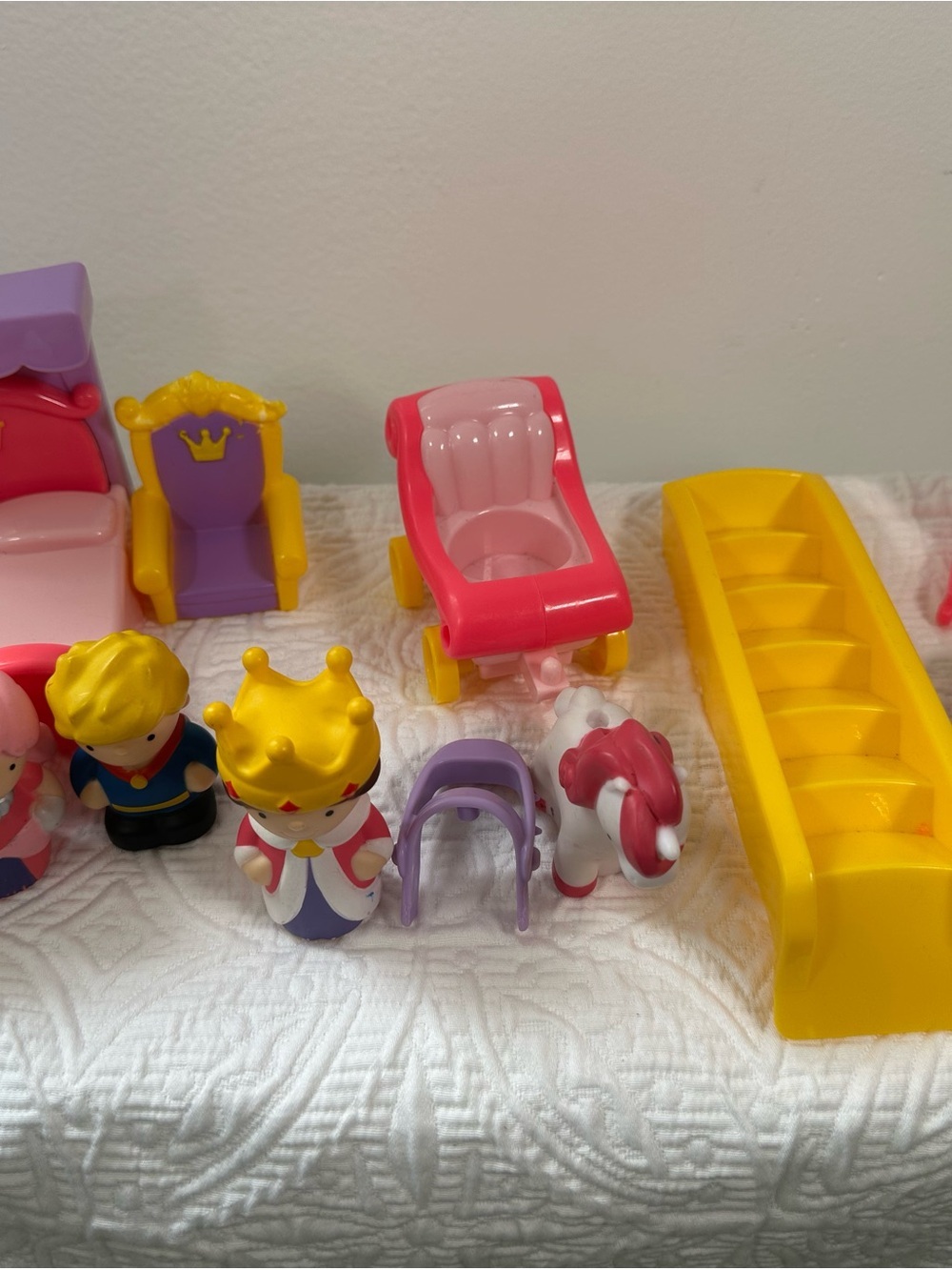 Fisher-Price Little People Princess Castle Playset w Figures & Accessories 13pc - Picture 13 of 15